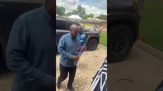 Watch as President Mahama arrives at the Jakpa Palace to pay a courtesy call on the Yagbonwura