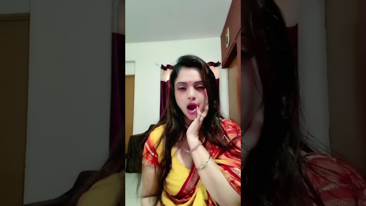 Beautiful South Indian Ritu Bhabi on Dancing Mood Live Vlogging Show | Tango Live Streaming Video