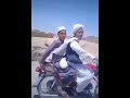 مرګه سره ګلونه وړي