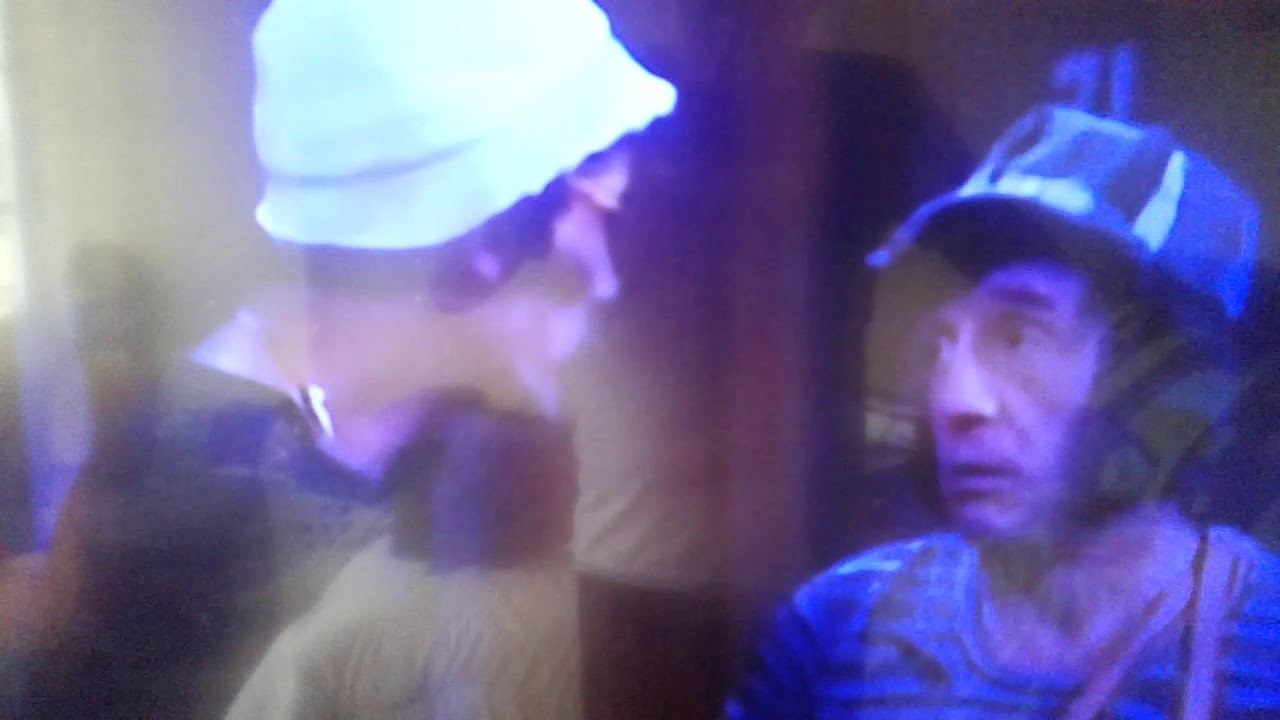 Chavo del 8: "Don ramon le da un golpe en el estomago al chavo" - YouTube