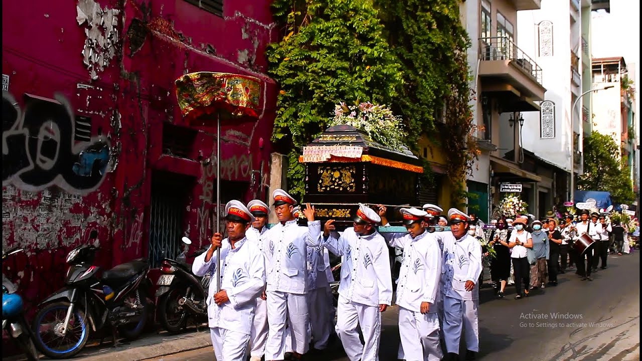 Traditional funeral in Ho Chi Minh City, Vietnam. - YouTube