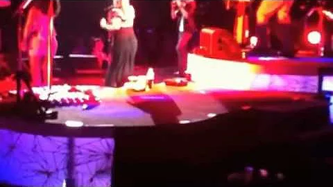 Backstage - Kelly Clarkson & Jason Farol - Mercy Hollywood Bowl!