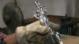 Get a glimpse at naked Oscar