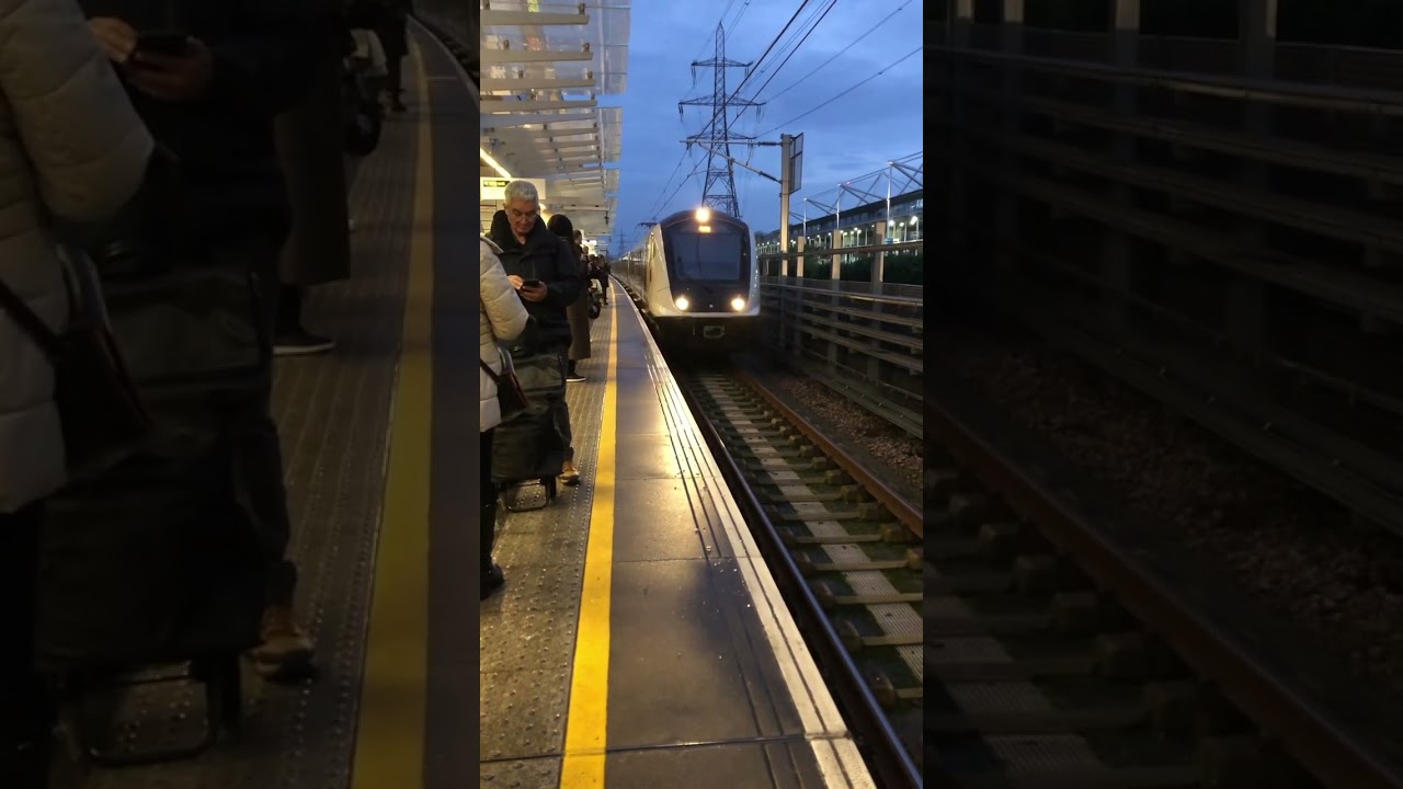 Elizabeth Line at Custom House for ExCel 