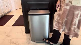 Compact and Sleek Trash Can