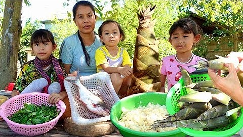 My village bamboo shoot fish soup cooking - Village sisters food and eating