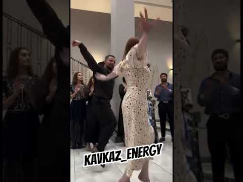 Туристы танцуют лезгинку , просто класс!!! #грозный #махачкала #кавказ