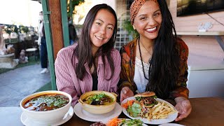 A Vegan Christmas Meal with Friends
Sun Vegan:
https://www.instagram.com/thesunvegan/
Shin:
https://www.instagram.com/shin_is_appreciation/
Tiff:
https://www.instagram.com/earth.guardian/
Follow me:
https://www.instagram.com/theveggiepilot/ A Vegan Christmas Meal with Friends