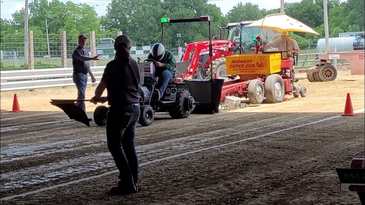 1/4 Scale Tractor Pulling...Transmission Failure YouTube