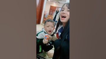 Mẹ ngốc cướp sữa Pipi khóc gọi bố cứu kìa. Bố cũng bất lực luôn #shorts