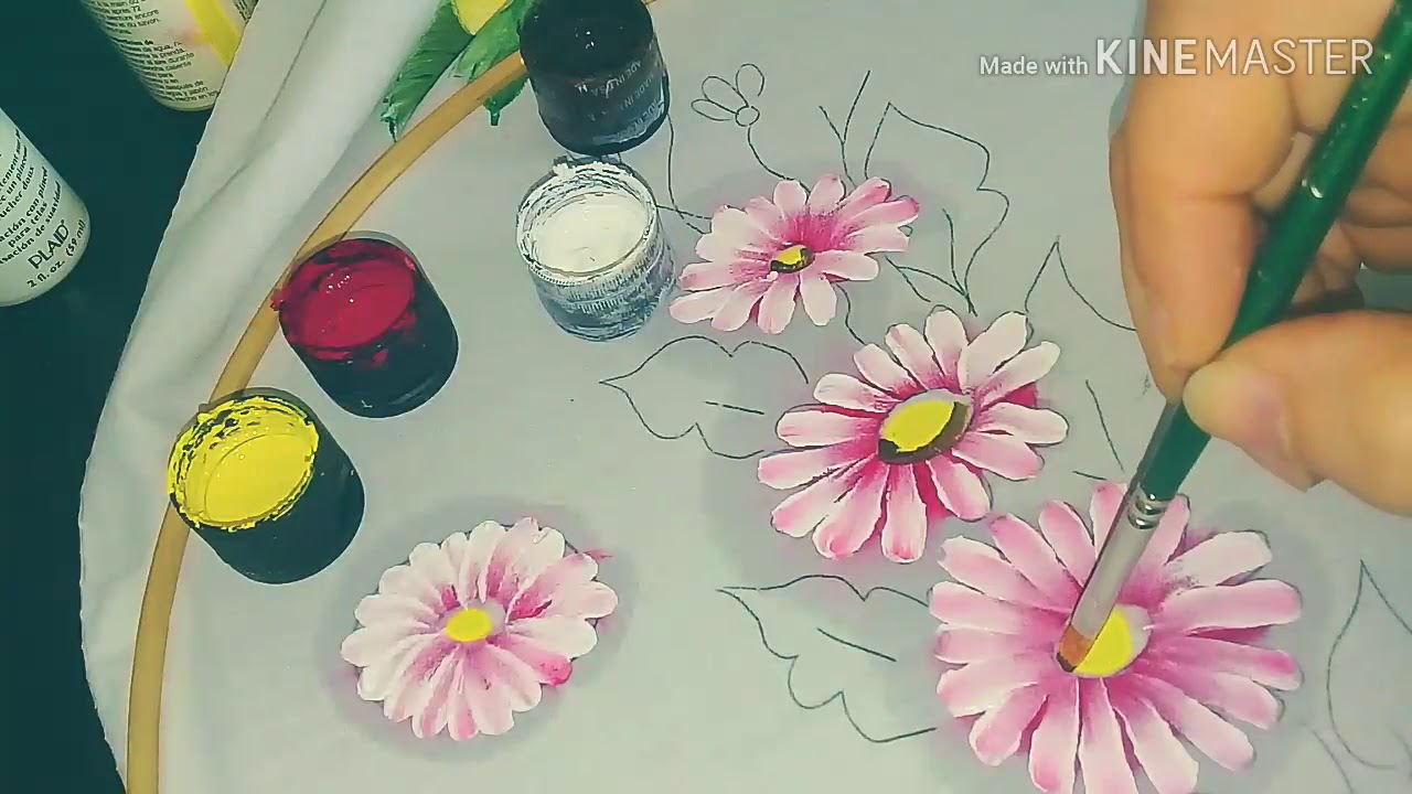 الرسم على الثوب: صباغة زهرة المارغريت بمناسبة حلول فصل الربيع la rose de marguerite en peinture sur