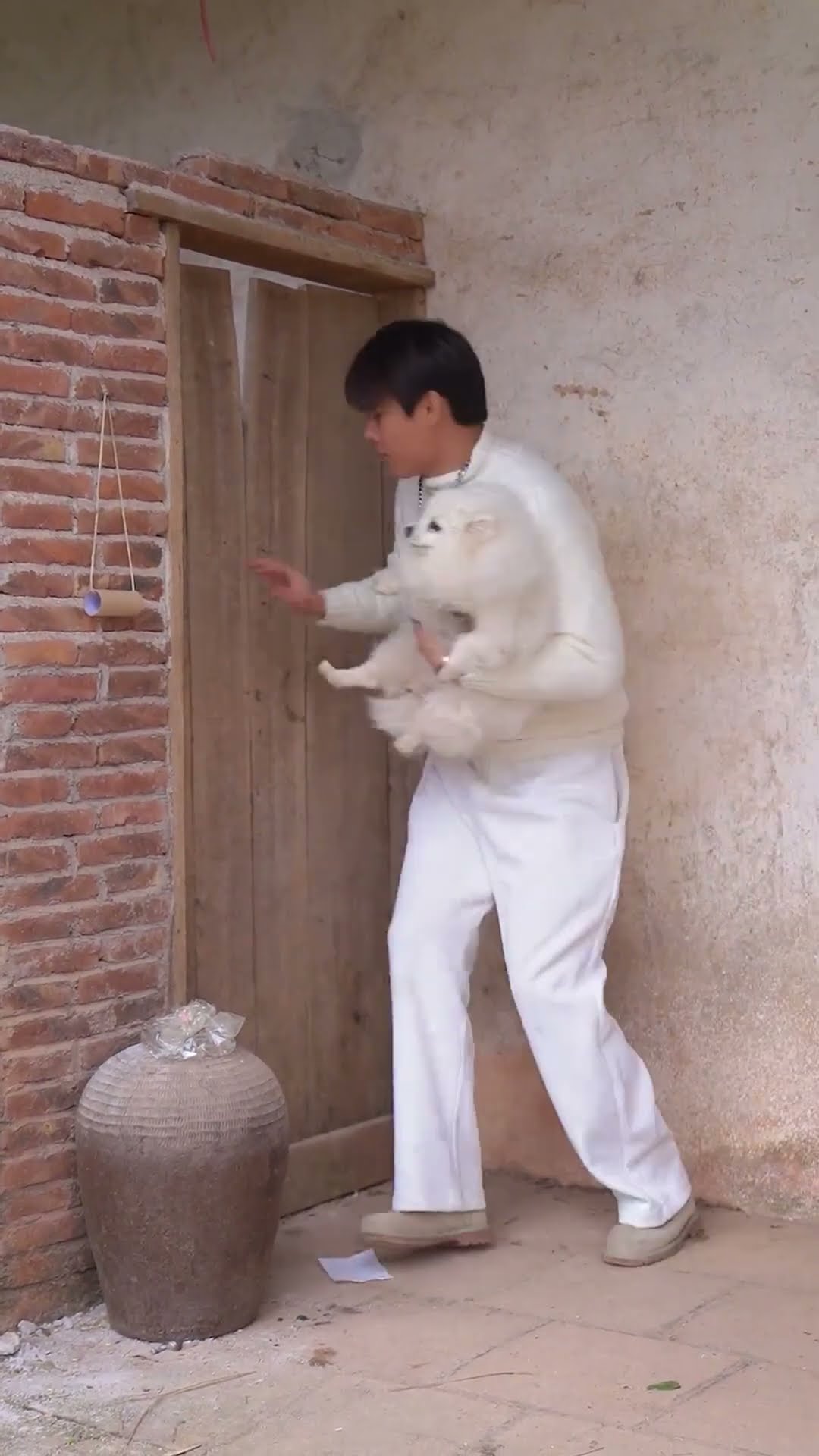 No-Headache Challenge: Guige Lets The Dog Wake Him Up! #Shorts#Guige