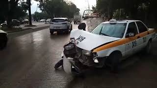 ―Taxita Abandona su Unidad Luego de Protagonizar Accidente Sobre el Libramiento Sur―