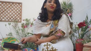 አማርኛ Ethiopian Coffee Ceremony - Traditional Bunna Drinking explained(, 2015-04-18T21:03:46.000Z)