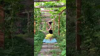 Enjoy the days when you can do outdoor Yoga anytime, anywhere in summer #yoga#shorts#Chinese