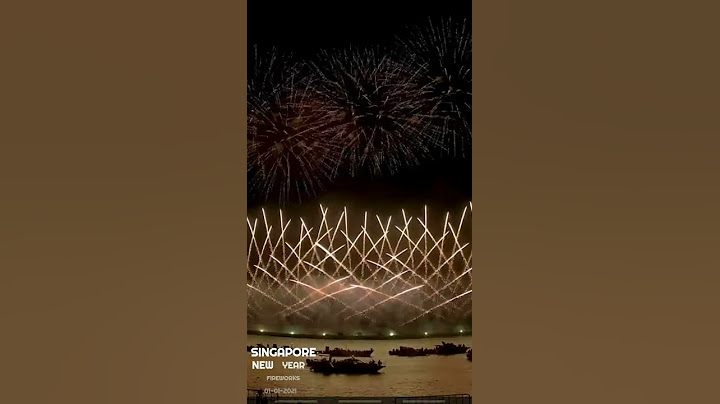 Fireworks in Singapore _  during New year 01-01-2021- سنغافورة