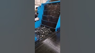 Automatic loading machine for thread rolling machine