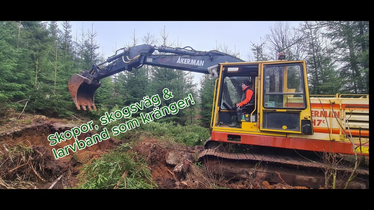 Grävmaskin bryter väg!
