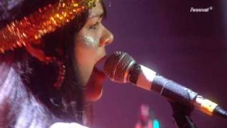 Bat For Lashes - What's A Girl To Do? (London Live, Album Chart Show 2006) chords