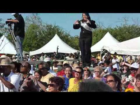 Mindi Abair performs with marching band at Seabreeze Jazz Fest 2011.mp4