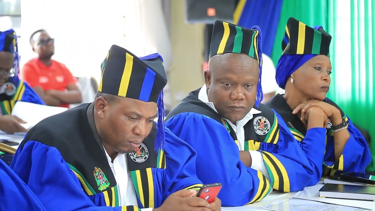 TUKAWAJIBIKE KATIKA MAPATO TUKASHIRIKIANE KWA PAMOJA KWA AJILI YA HALMASHAURI 