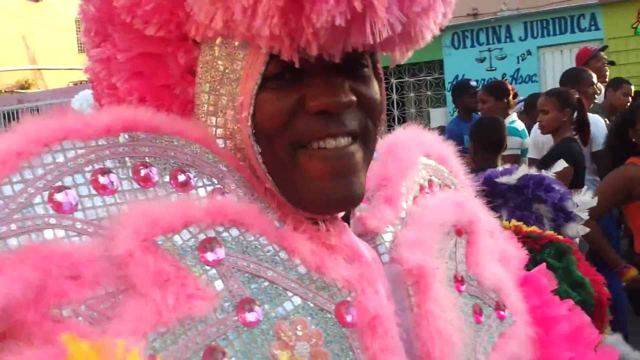 LOS MOÑUSES DEL ESPAILLAT EN LA 8...CARNAVAL DOMINICANO