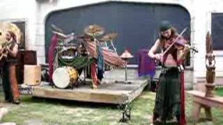 Video thumbnail of "E muzeki   Scarbourough Fair 2007"