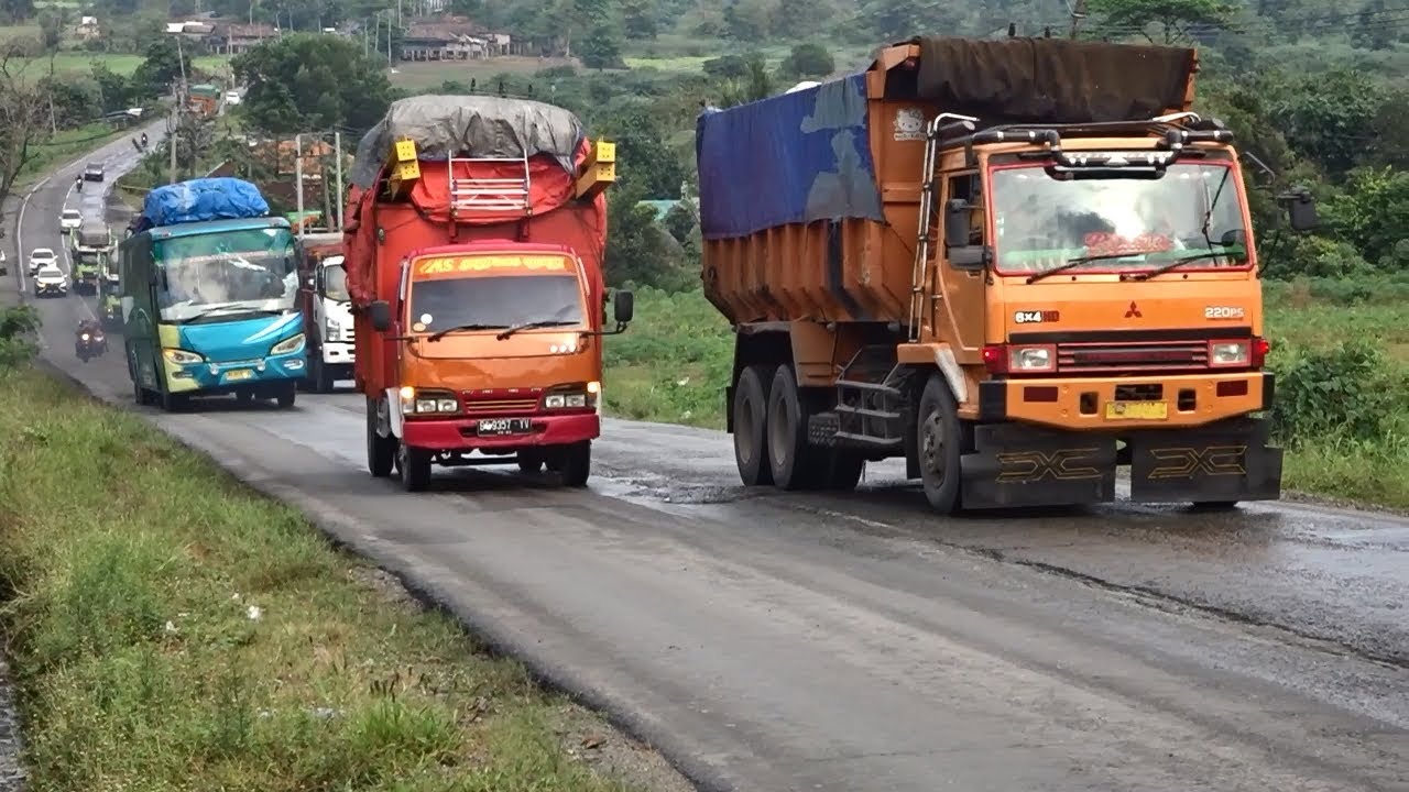 Dump Truk  Mitsubishi Fuso Dan Hino  Tanjakan Lintas 