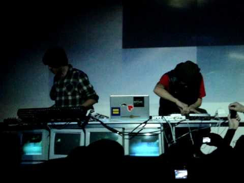 Prefuse 73 - Perverted Undertone, Live Santiago