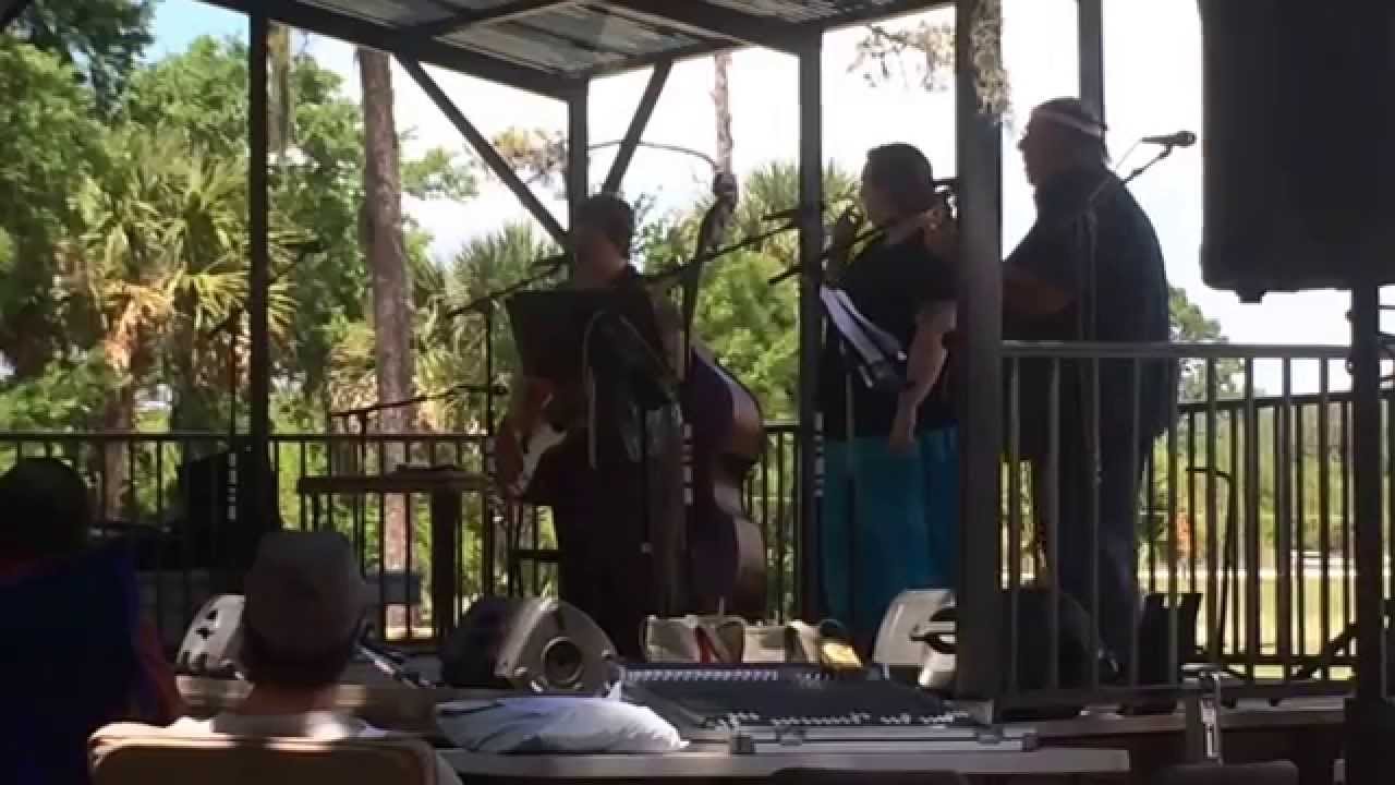 The Dunn Deal with daughter Julia Chaplin performing "Shady Grove" adlı videoyu YouTube'da izle The Dunn Deal with daughter Julia Chaplin performing "Shady Grove" adlı videoyu YouTube'da izle
