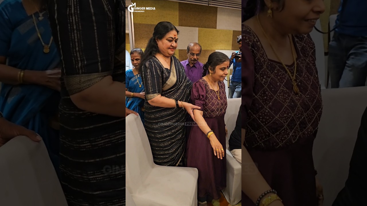 പാട്ടുകാരി വൈക്കം വിജയലക്ഷ്മിയോടുള്ള നായിക ബിന്ദു പണിക്കരുടെ കരുതൽ കണ്ടോ 💞🥰 | 