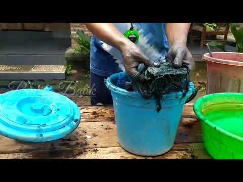 Video: DIY Pewarna Tumbuhan Indigo – Bagaimana Anda Membuat Pewarna Dengan Tumbuhan Indigo