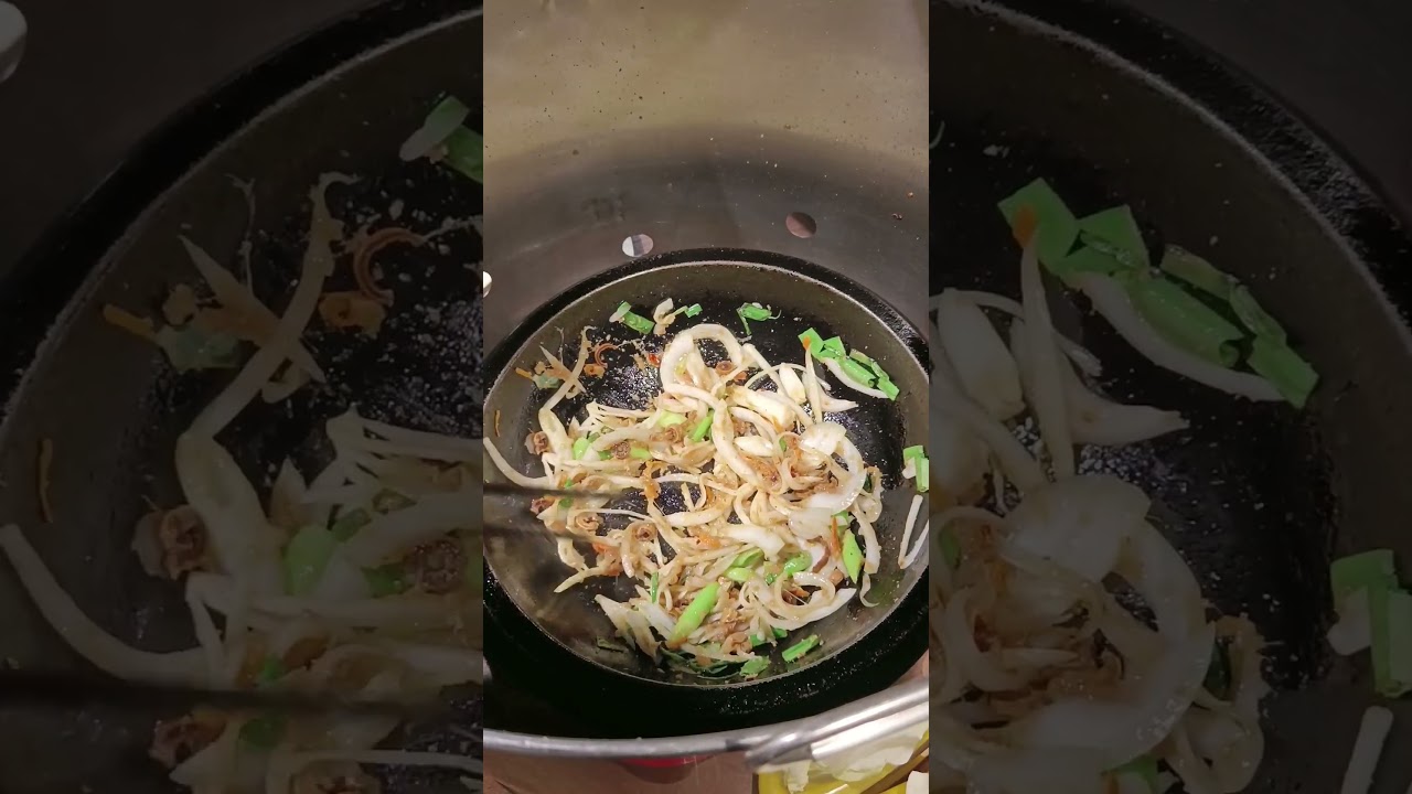 台北40年石頭火鍋開到凌晨時段，石頭火鍋最重要就是爆香之後就是炒肉|雅香石頭火鍋延吉店 縮圖