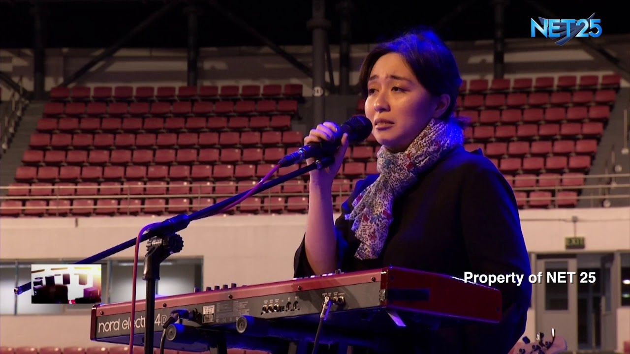 Up Dharma Down performs "OO" in Philippine Arena Stadium