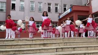 23 Nisan Gösterisi 11 Eylül Ilkokulu 1B Sınıfı