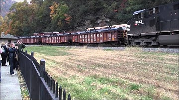 NS Eastbound & Westbound Freights meet at Horseshoe Curve