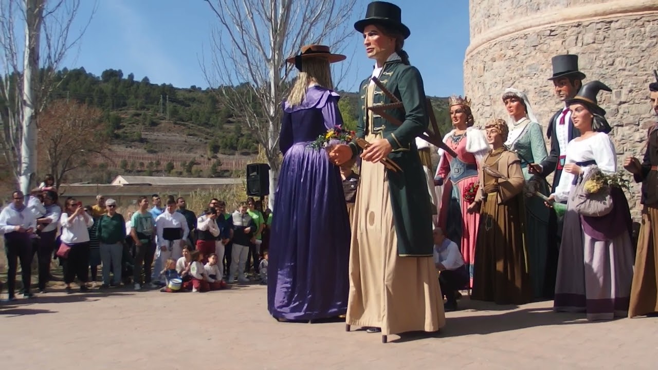 GEGANTS DE PARETS DEL VALLÈS. MEDALLA DE PLATA, EN EL PRIMER CONCURS DE BALLS DE GEGANTS