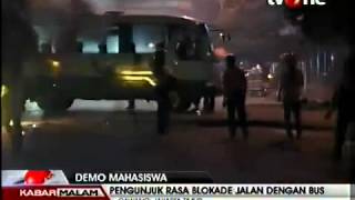Download lagu Mahasiswa UKI Sandera Bus Pelat Merah & Blokade Jalan