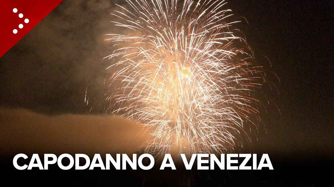 Capodanno 2025 a Venezia, lo spettacolo dei fuochi d'artificio sulla laguna