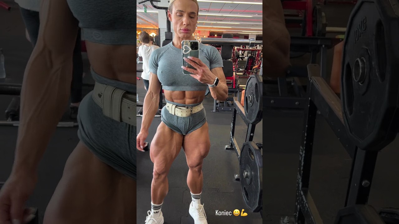 Sexy female bodybuilder after workout - Anna Mroczkowska