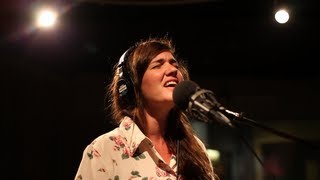 Julianna Barwick &quot;One Half&quot; Live on Soundcheck