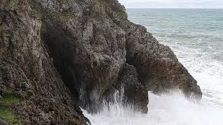 Ruge el Cantábrico. Bufadero de la Cuevona. Oreña. Cantabria