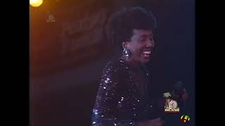 Karen Smith - Baby Come to Me (Single Version)  Live National Arena, Jamaica