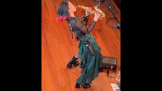 "LEMONS MAKE LEMONADE" energetic jazz by beautiful singer/saxophonist Grace Kelly, live Aug. 2025