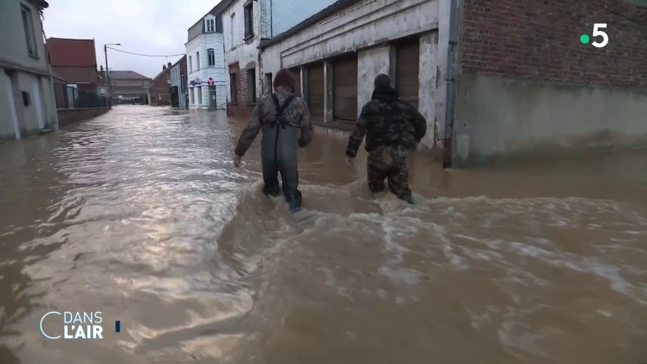Inondation : que peuvent les politiques ? - Reportage #cdanslair 04.01.2024