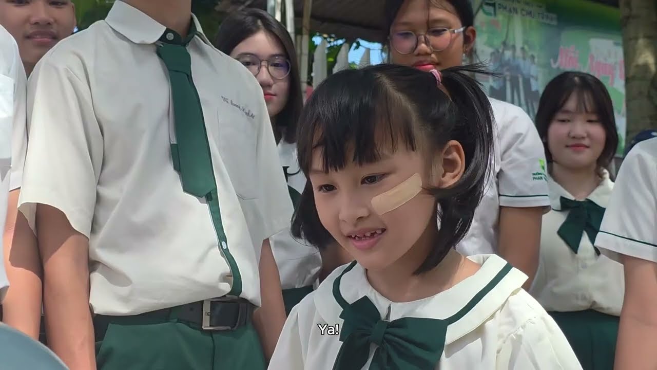 Phim ngắn LÀN KHÓI TRƯỚC CỔNG TRƯỜNG 