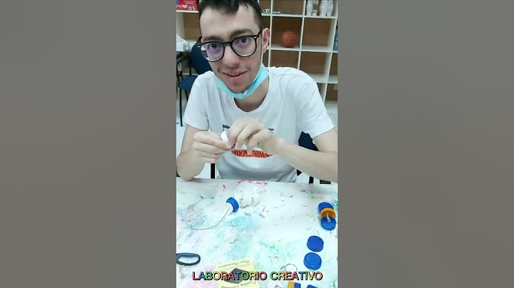 Come realizzare un portachiavi riciclando dei tappi