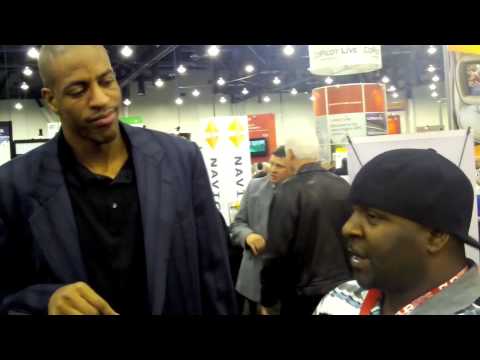 Custom Car Kings JYD and Q Connect at CES 2009 - A...