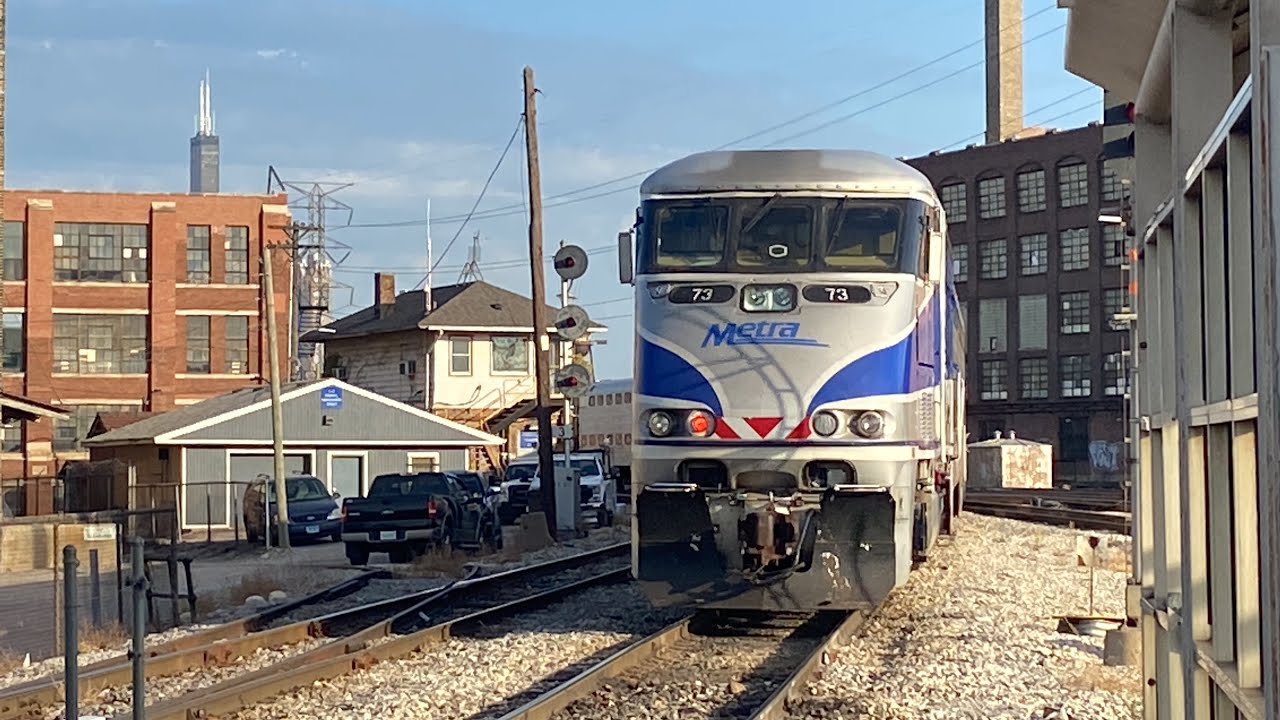 Metra F59phi 73 pushes an inbound at western ave, Chicago,Illinois