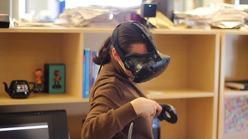 SurfaceBrush: From Virtual Reality Drawings to Manifold Surfaces